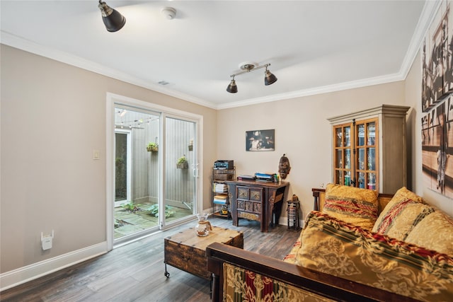 185 Old Pond Ct Unit 185, Jericho, NY 11753 - living room with wood finished floors, ornamental molding, and baseboards