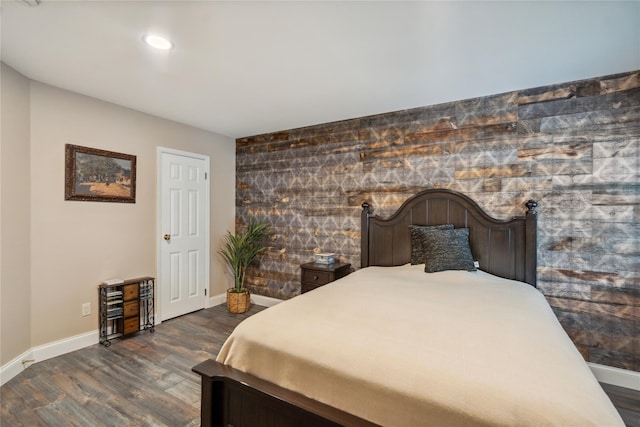 185 Old Pond Ct Unit 185, Jericho, NY 11753 - bedroom with baseboards, dark wood-style flooring, an accent wall, and recessed lighting