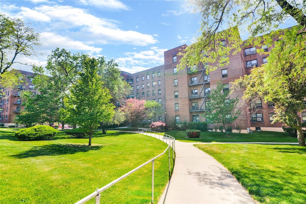view of home's community featuring a yard