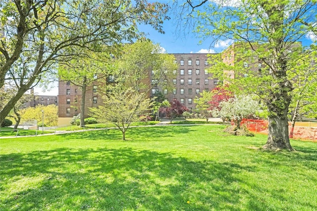 25-40 Union St Unit 6B, Flushing, NY 11354 - view of home's community featuring a lawn