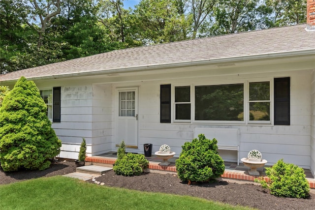 720 Midwood Rd, Cutchogue, NY 11935 - view of front of property featuring roof with shingles