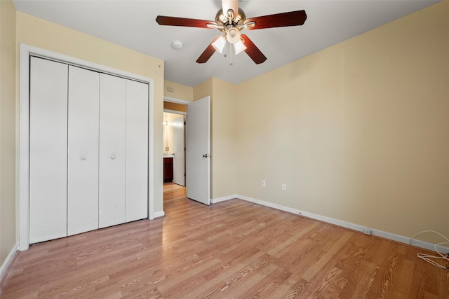 unfurnished bedroom with baseboards, a ceiling fan, light wood-style floors, and a closet
