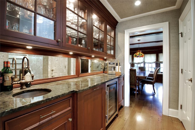 52 Northwoods Rd, Manhasset, NY 11030 - indoor wet bar featuring beverage cooler, ornamental molding, light wood finished floors, baseboards, and backsplash