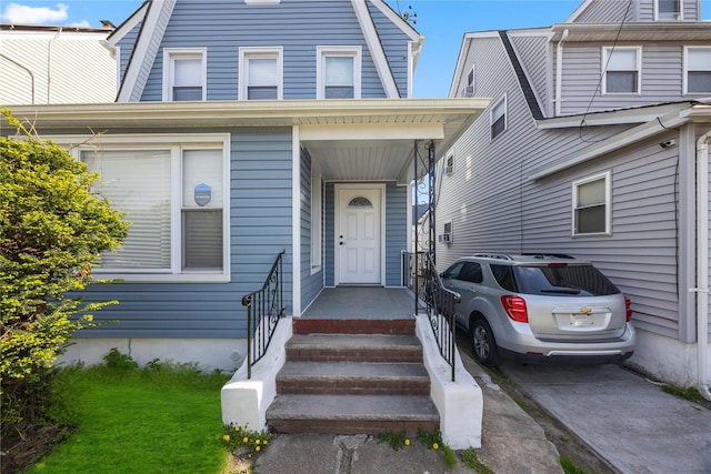 186-09 Dormans Rd, Saint Albans, NY 11412 - colonial inspired home featuring a gambrel roof