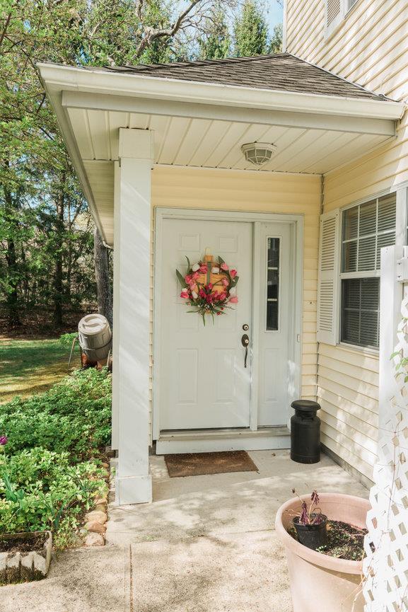 3 Cloister Ln, Middle Island, NY 11953 - entrance to property featuring a shingled roof