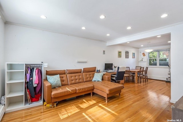 living area featuring crown molding, recessed lighting, baseboards, and light wood-style floors