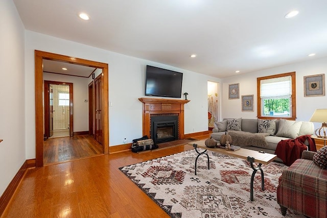living room with baseboards, recessed lighting, and wood finished floors