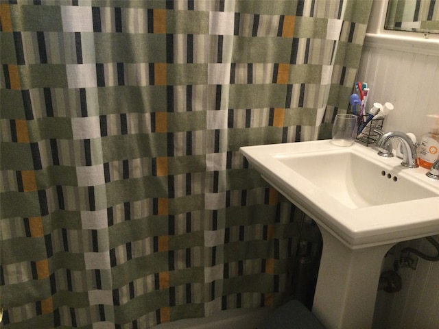 268-03 83rd Ave Fl 2Nd, Floral Park, NY 11040 - view of bathroom