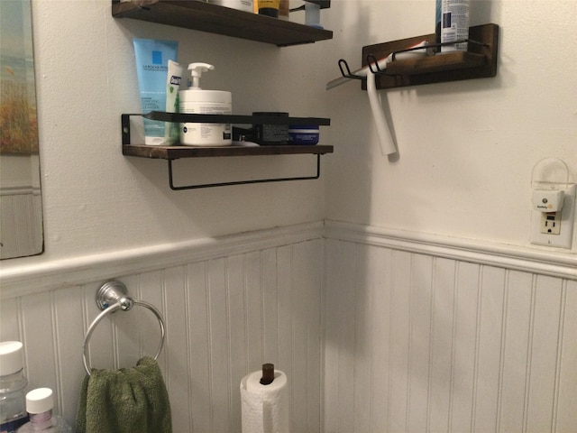 268-03 83rd Ave Fl 2Nd, Floral Park, NY 11040 - room details featuring a decorative wall and a wainscoted wall