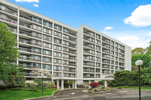 100 High Point Dr Unit 504, Hartsdale, NY 10530 - view of apartment building / complex