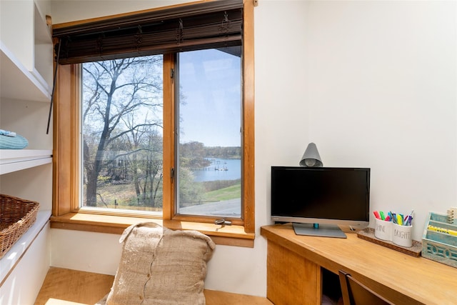 office area featuring a healthy amount of sunlight