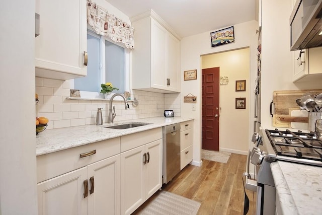 800 Commons Way Unit B, Fishkill, NY 12524 - kitchen featuring stainless steel appliances, a sink, light wood finished floors, and white cabinets
