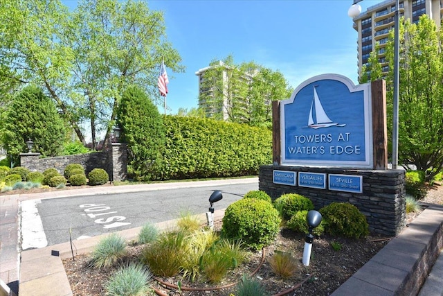 view of community / neighborhood sign