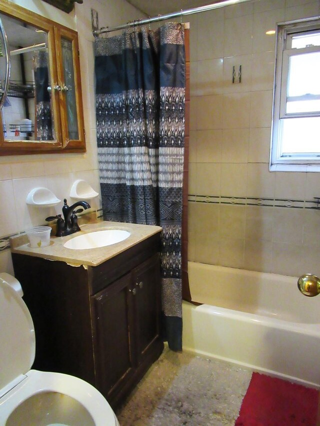3248 Hone Ave, Bronx, NY 10469 - full bath featuring vanity, shower / bathtub combination with curtain, and toilet