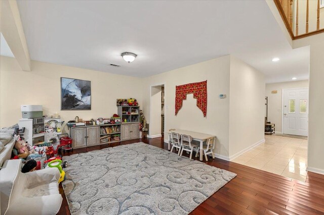 rec room featuring baseboards, recessed lighting, wood finished floors, and visible vents