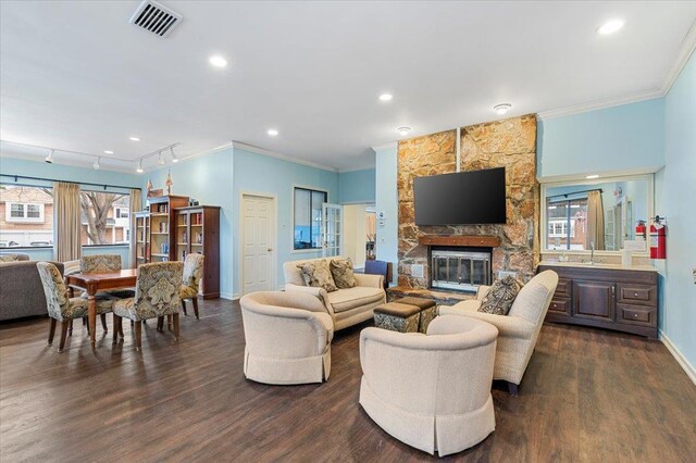 living room with baseboards, ornamental molding, dark wood-type flooring, and visible vents
