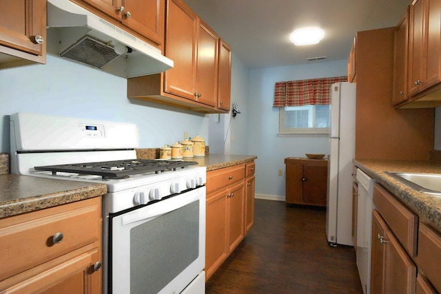 kitchen featuring visible vents, dark wood-style flooring, white appliances, under cabinet range hood, and brown cabinets