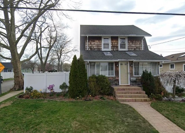 view of front facade featuring a shingled roof