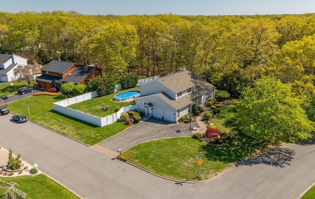 bird's eye view with a view of trees