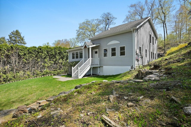 view of front of property with a front yard