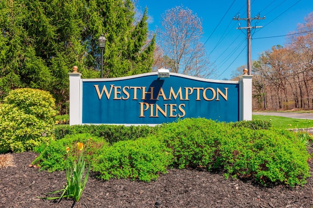 view of community / neighborhood sign