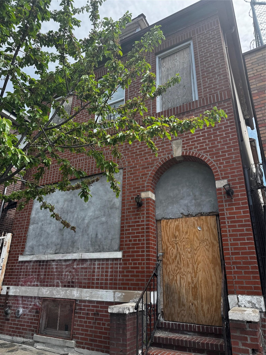 526 Barretto St, Bronx, NY 10474 - exterior space with entry steps