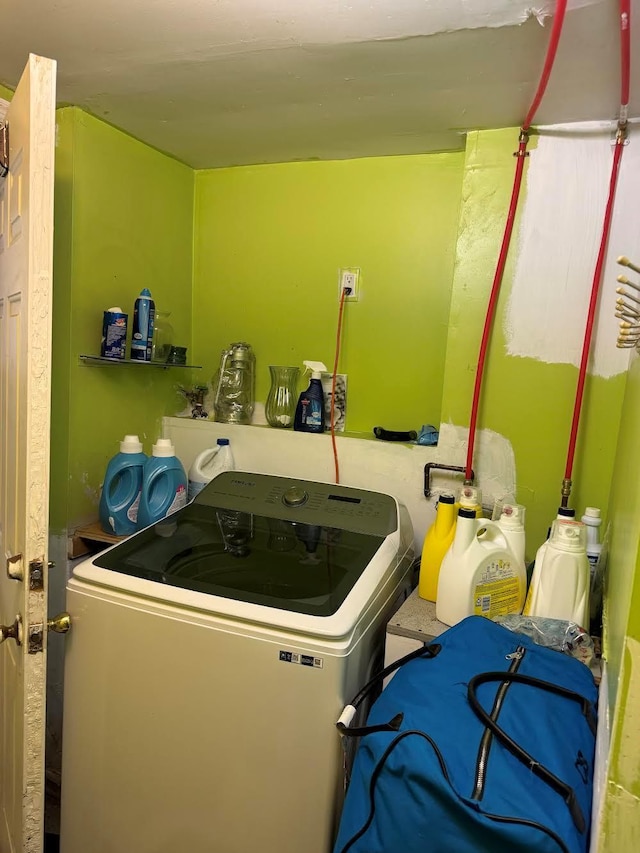 washroom with laundry area and washer / dryer