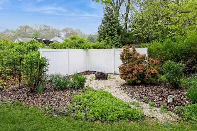 900 Cedar Dr, Southold, NY 11971 - view of yard