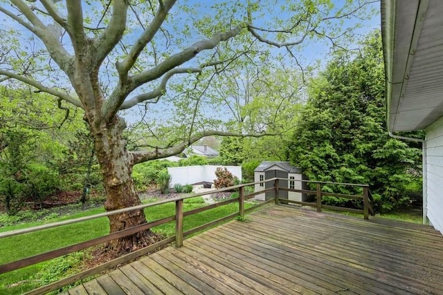 900 Cedar Dr, Southold, NY 11971 - view of wooden terrace