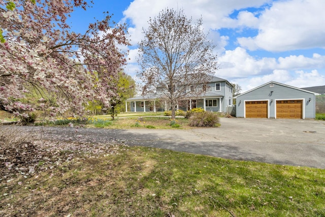 view of front of property with driveway and a front lawn