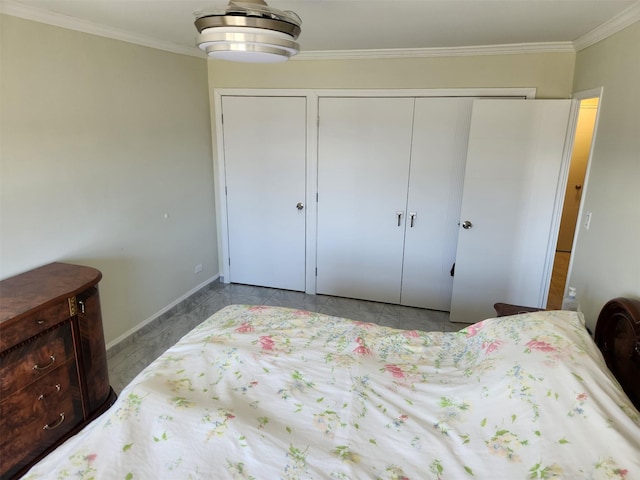 bedroom with baseboards, ornamental molding, and a closet
