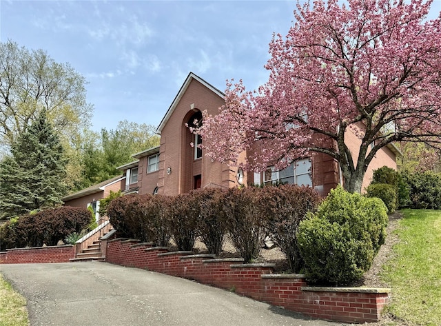 4 Pine Glen Dr, Blauvelt, NY 10913 - view of side of home