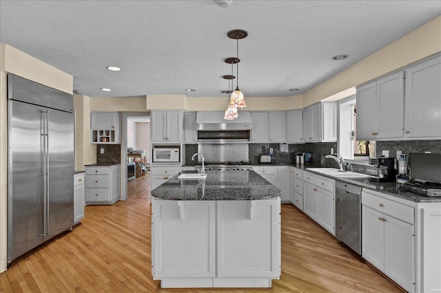 4 Pine Glen Dr, Blauvelt, NY 10913 - kitchen featuring built in appliances, a textured ceiling, and a sink