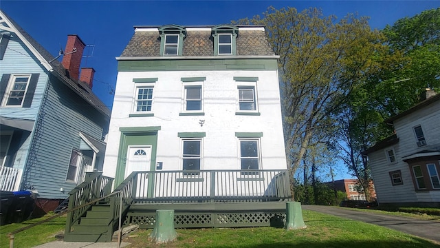 107 Garden St, Poughkeepsie, NY 12601 - victorian home featuring mansard roof