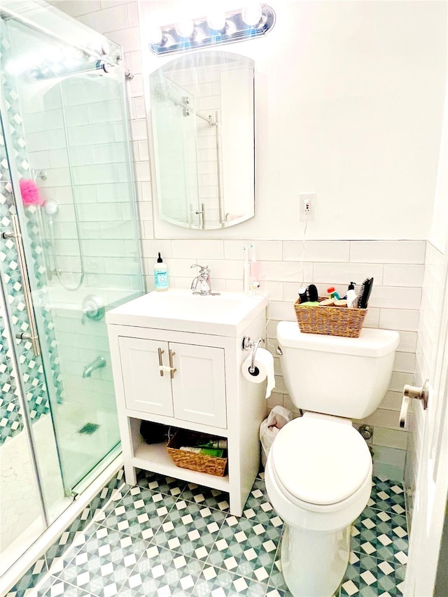 108 Sagamore Rd Unit 5F, Tuckahoe, NY 10707 - full bath featuring a shower stall, toilet, tile patterned floors, wainscoting, and tile walls