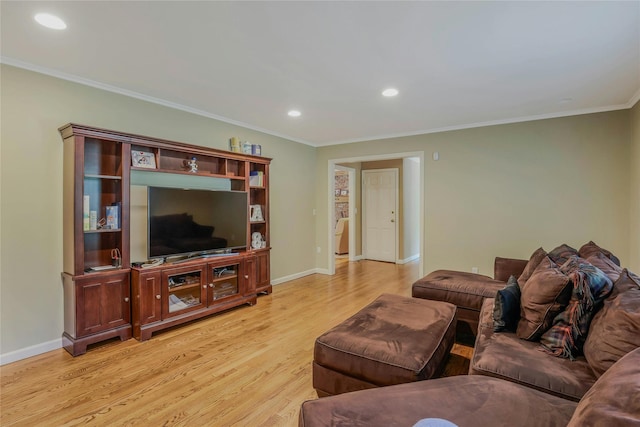 living room with crown molding, recessed lighting, baseboards, and light wood finished floors