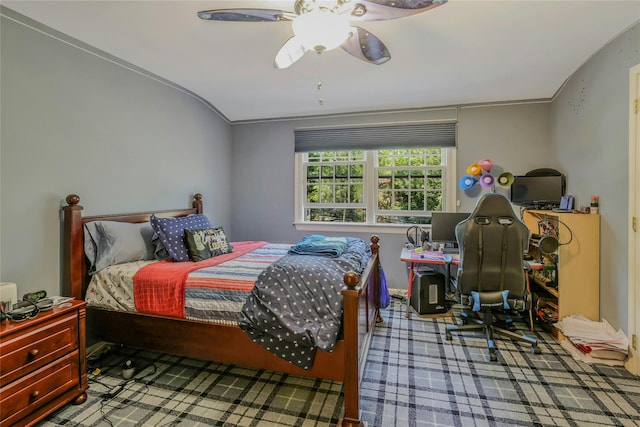 bedroom featuring a ceiling fan