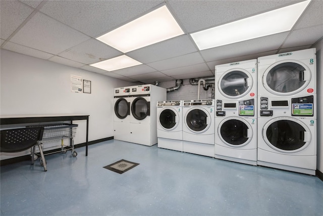 common laundry area with independent washer and dryer, baseboards, and stacked washer and dryer