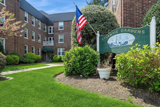 community sign featuring a lawn