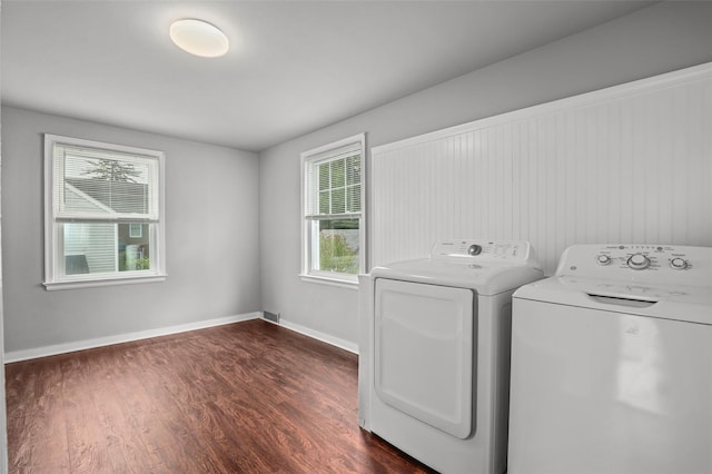 laundry area featuring independent washer and dryer, baseboards, visible vents, dark wood-type flooring, and laundry area