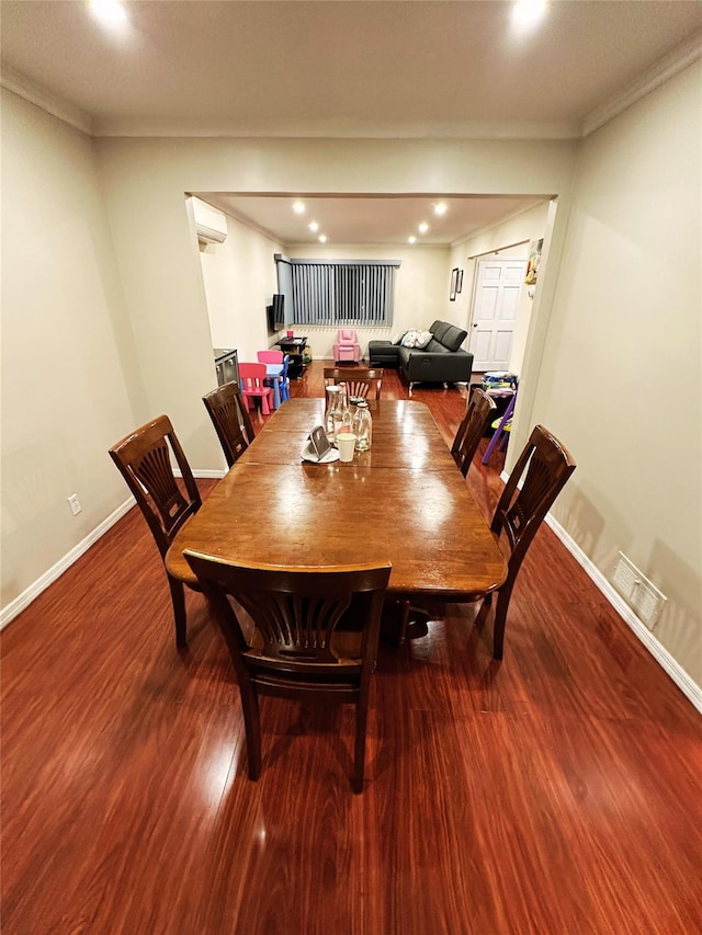 dining area with visible vents, crown molding, wood finished floors, baseboards, and recessed lighting