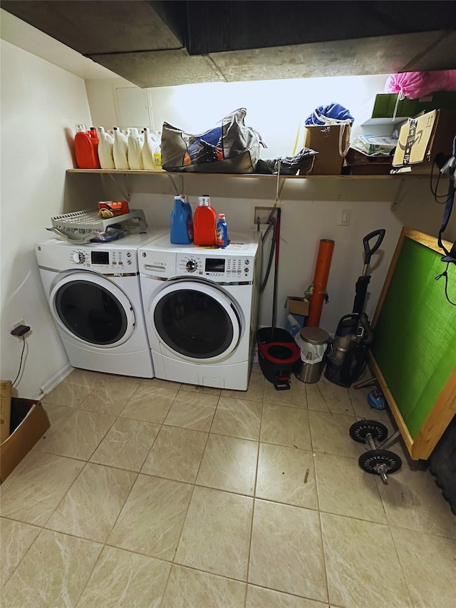 washroom featuring light tile patterned floors and washing machine and clothes dryer