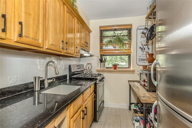 36-07 171st St Unit 36, Flushing, NY 11358 - kitchen featuring a sink, stainless steel appliances, baseboards, decorative backsplash, and under cabinet range hood