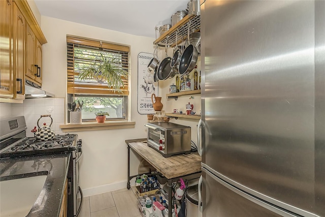36-07 171st St Unit 36, Flushing, NY 11358 - kitchen with decorative backsplash, light tile patterned floors, baseboards, under cabinet range hood, and stainless steel appliances
