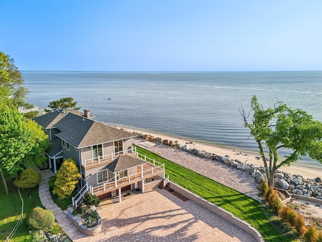 516 Asharoken Ave, Northport, NY 11768 - aerial view of property and surrounding area with unending shoreline
