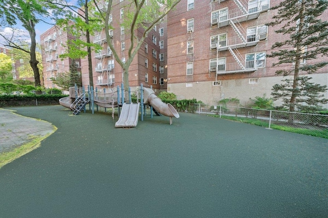 19 Abeel St Unit 6E, Yonkers, NY 10705 - community playground featuring fence