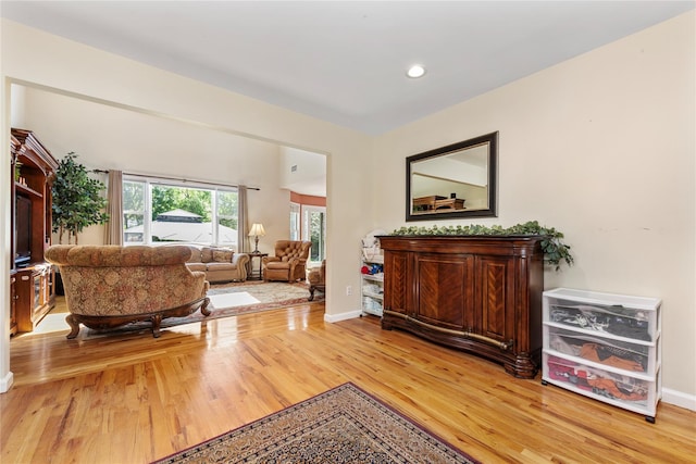 sitting room with light wood finished floors, baseboards, and recessed lighting