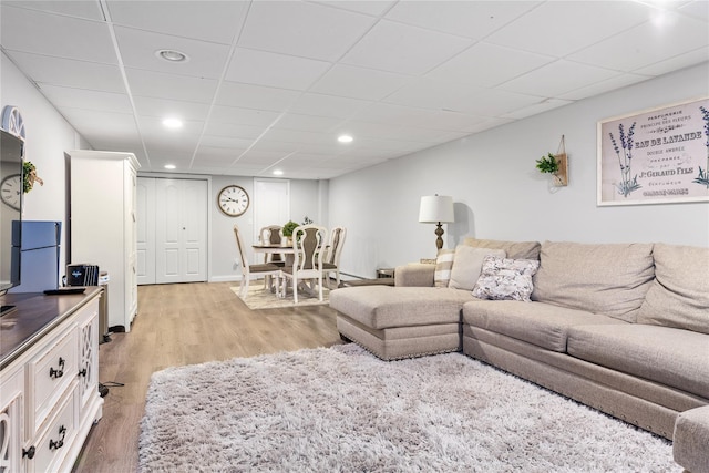 living area with light wood-style floors and recessed lighting