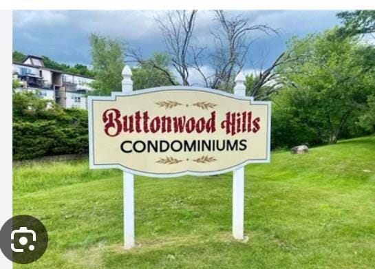 community / neighborhood sign with a yard