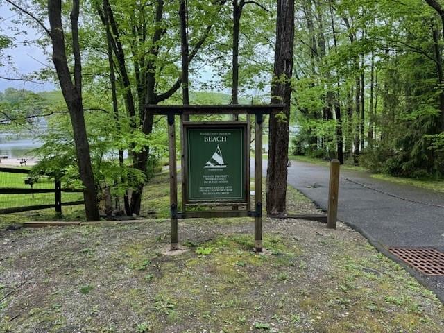 community / neighborhood sign featuring fence